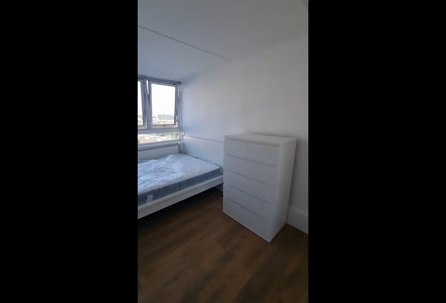 Newly Refurbished - 5 Bedroom Flat Main Photo