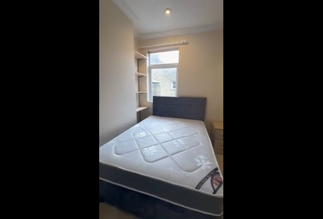 Northcote Road, Double, En-suite furnished bedroom Main Photo