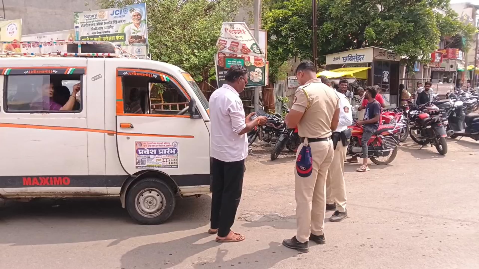 अकोट ट्रैफिक पुलिस की कार्यवाही