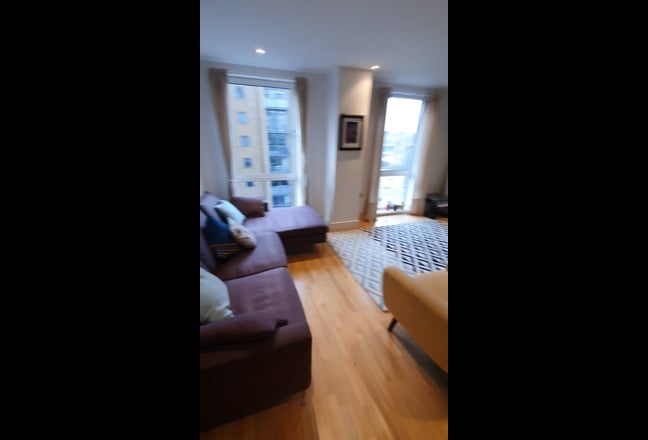 Bright Double Room E14 Large Open-Plan Living Room Main Photo