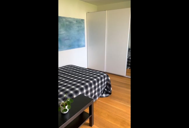 Room/ private bathroom/balcony in Family Home Main Photo