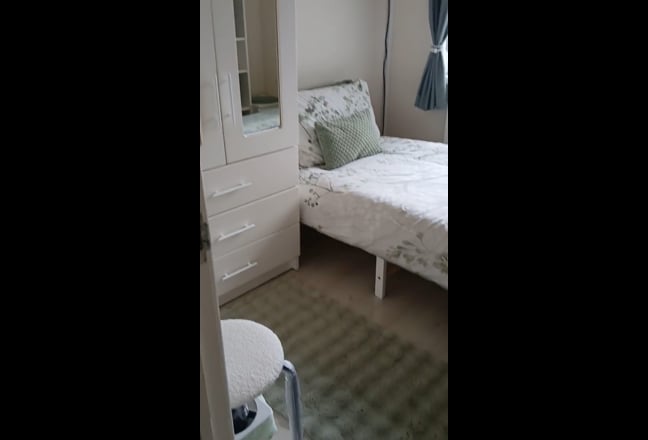 Clean, newly decorated room for rent in Dundonald. Main Photo