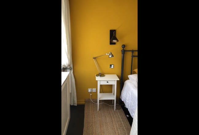 Large Room - fully furnished serviced 3bed house  Main Photo
