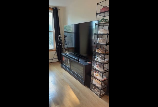 Sunny Room in Renovated Apartment Main Photo