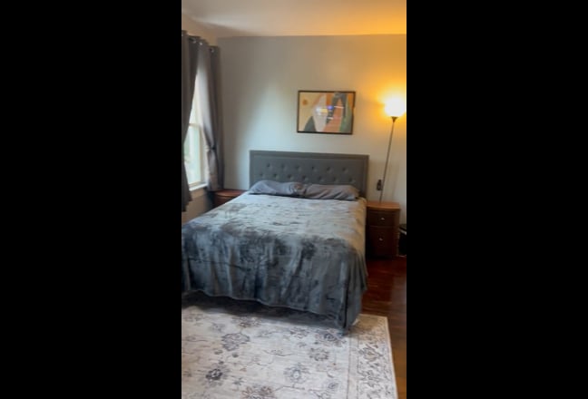 Nice Room - Quiet Considerate Roommates! Main Photo