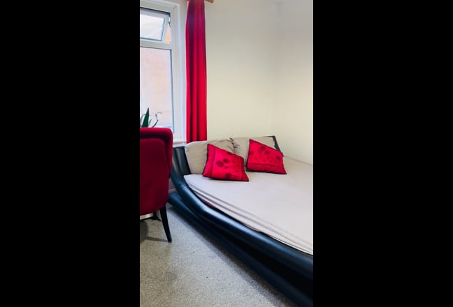 One room for rent  Main Photo