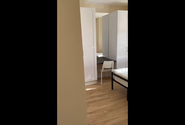 Double ensuite room for rent Main Photo