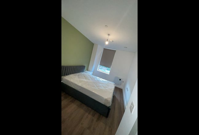 Modern Double En-Suite Room in 2-Bed Apartment Nea Main Photo