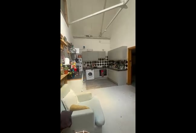 Large ensuite  Room- in shared Fulham Warehouse Main Photo