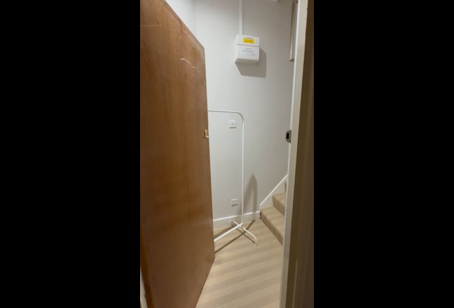 Beautiful Recently Renovated 1-Bed Flat   Main Photo