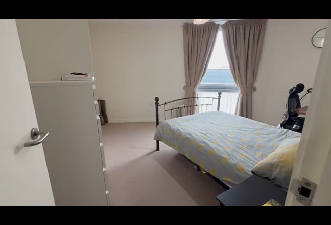 Room in modern flat , near to Chadwell heath  Main Photo