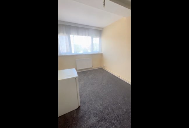 Large Double Room Main Photo