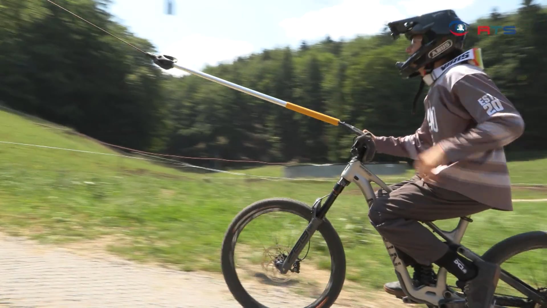neuer-bikepark-lockt-familien-und-profis-in-die-natur