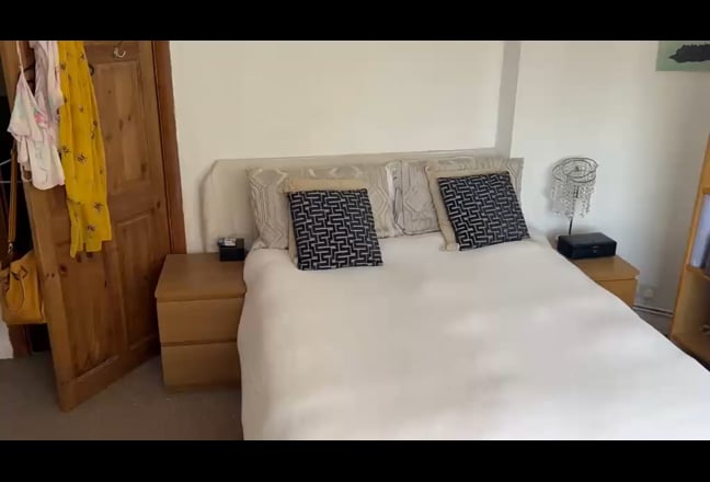 Double Room in Gladstone Park Main Photo