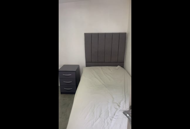 1 bed studio property  Main Photo