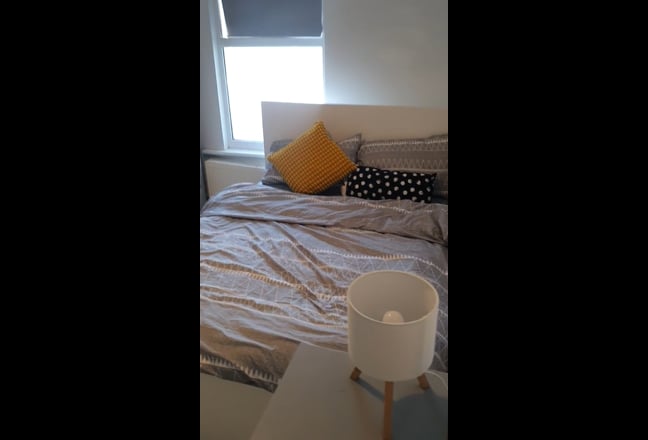 Beautiful double room 12min train to London Bridge Main Photo