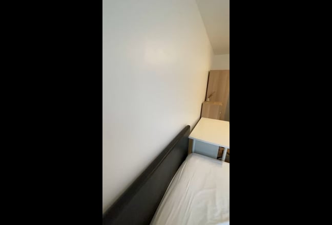 En-suit room,10 min to Canary Wharf, quiet area Main Photo