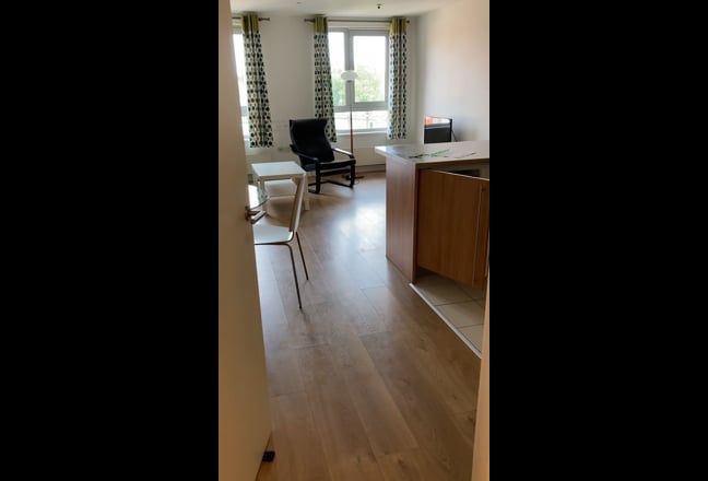 Sunny Ensuite Room in 2B2B flat - Holloway Road Main Photo
