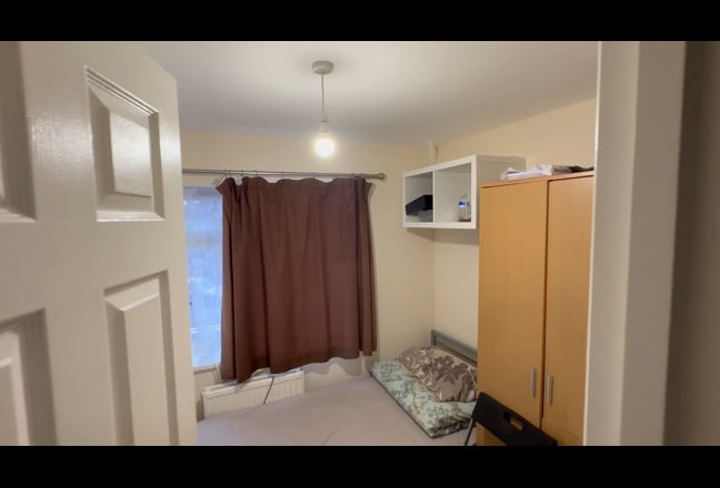 Box room available in hayes Middlesex  Main Photo