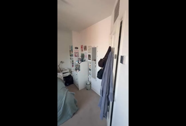 Bedroom available in flat  Main Photo