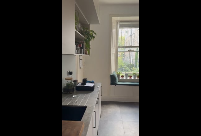 Room in very central location availble 2.5 mnths Main Photo