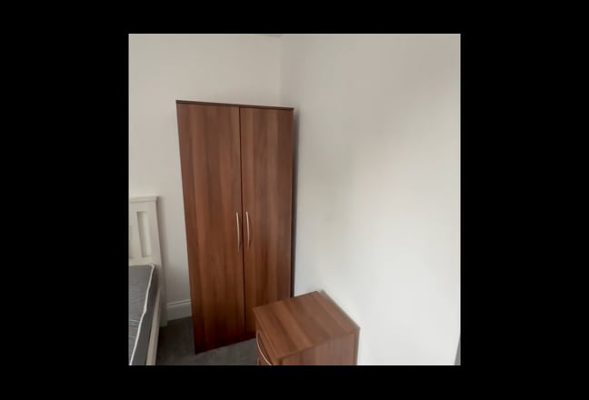 🏡 Rooms Available in a Modern 3-Bed Flat  Main Photo