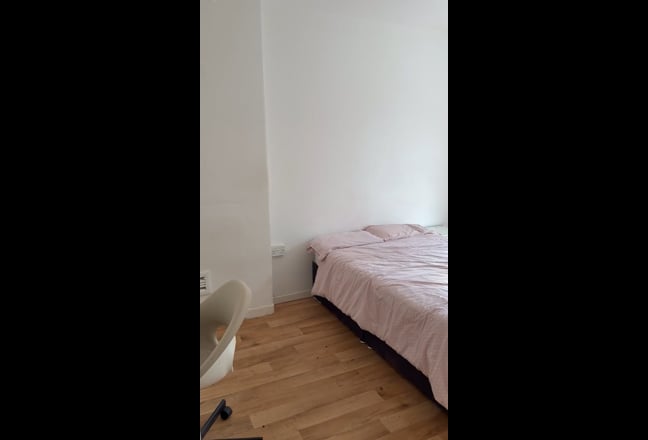 Large Double Room | SE1 | Bills Included Main Photo