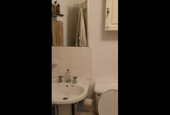 Large room in chilled 2 bed Battersea flat 13 July Main Photo