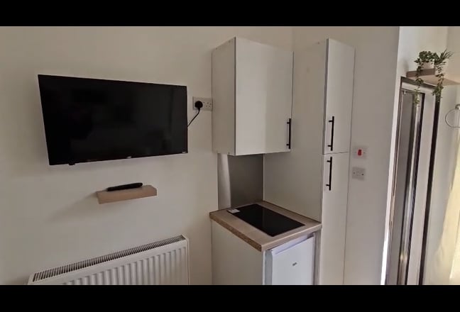 Double Bed Studio 0.5Km from Subway,inc All Bills  Main Photo