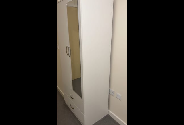 Double bedroom in DA1 sharing with one female  Main Photo