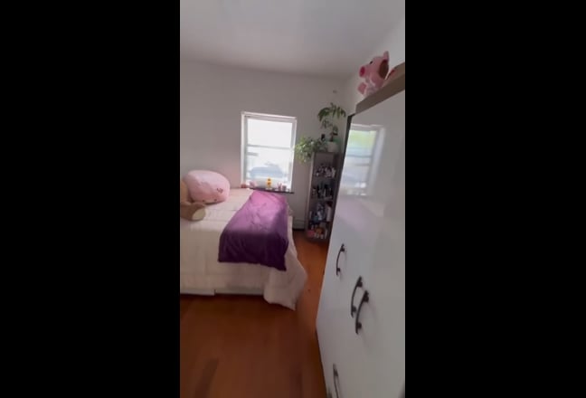 Room in Woodside  Main Photo