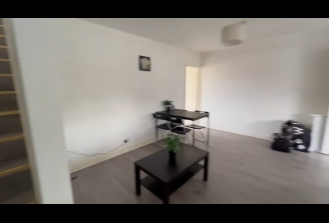 Spacious Double Rooms Available – M35 0NT Main Photo