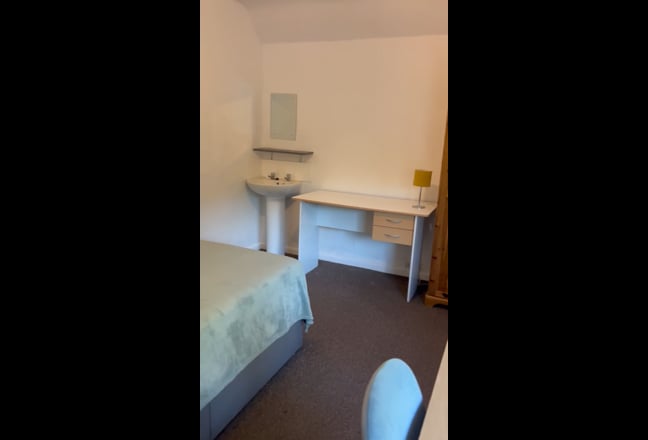 ✅ 2 L/Double Rooms+Sink ✅ Bills inc.✅ Free Parking Main Photo