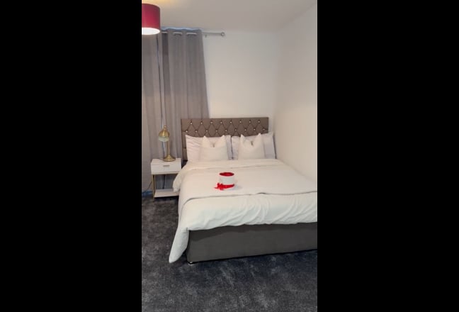 Modern Spacious En-suite  Available  Main Photo