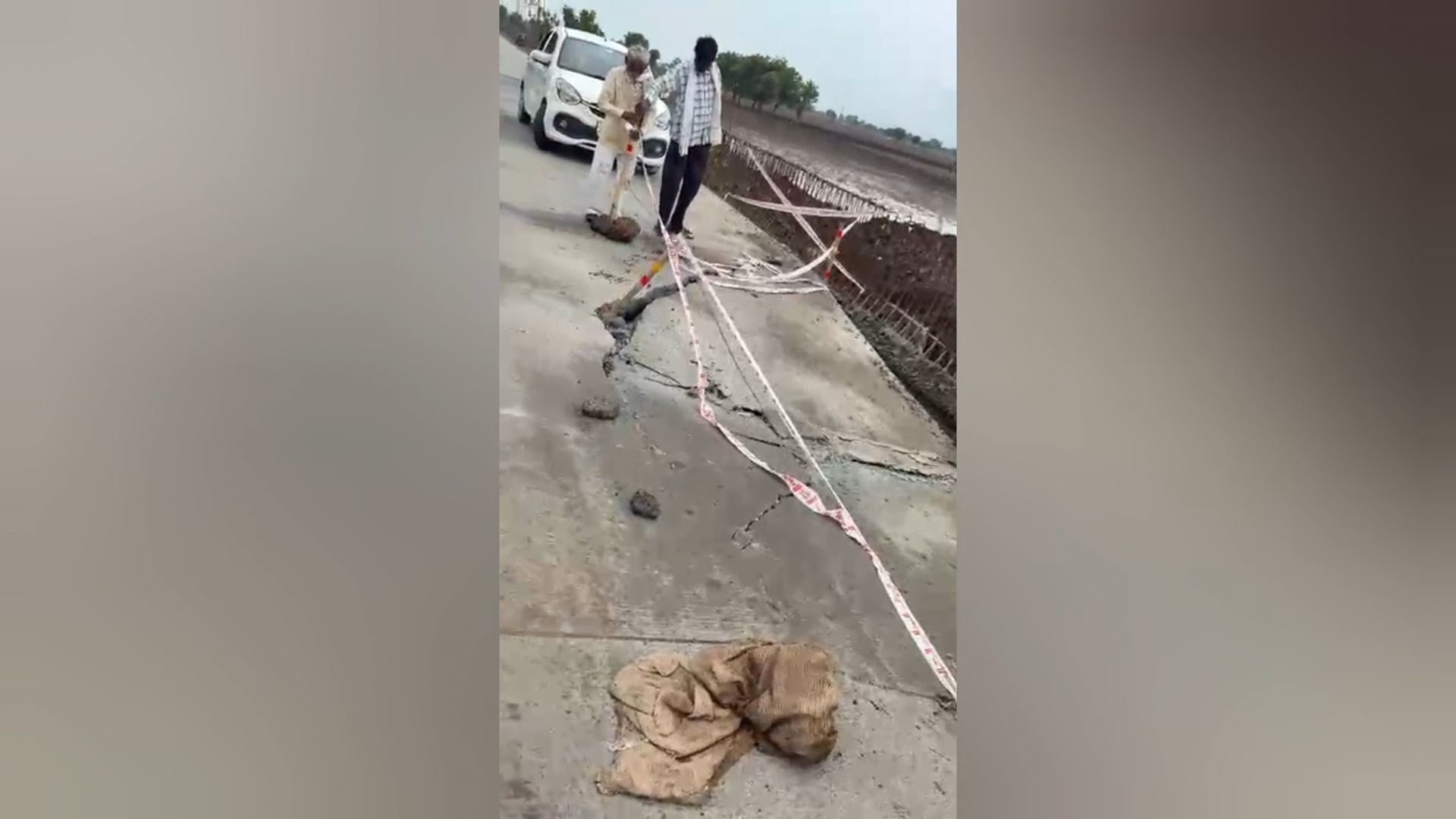 अकोट दरियापुर रस्ते में भ्रष्टाचार की चर्चा