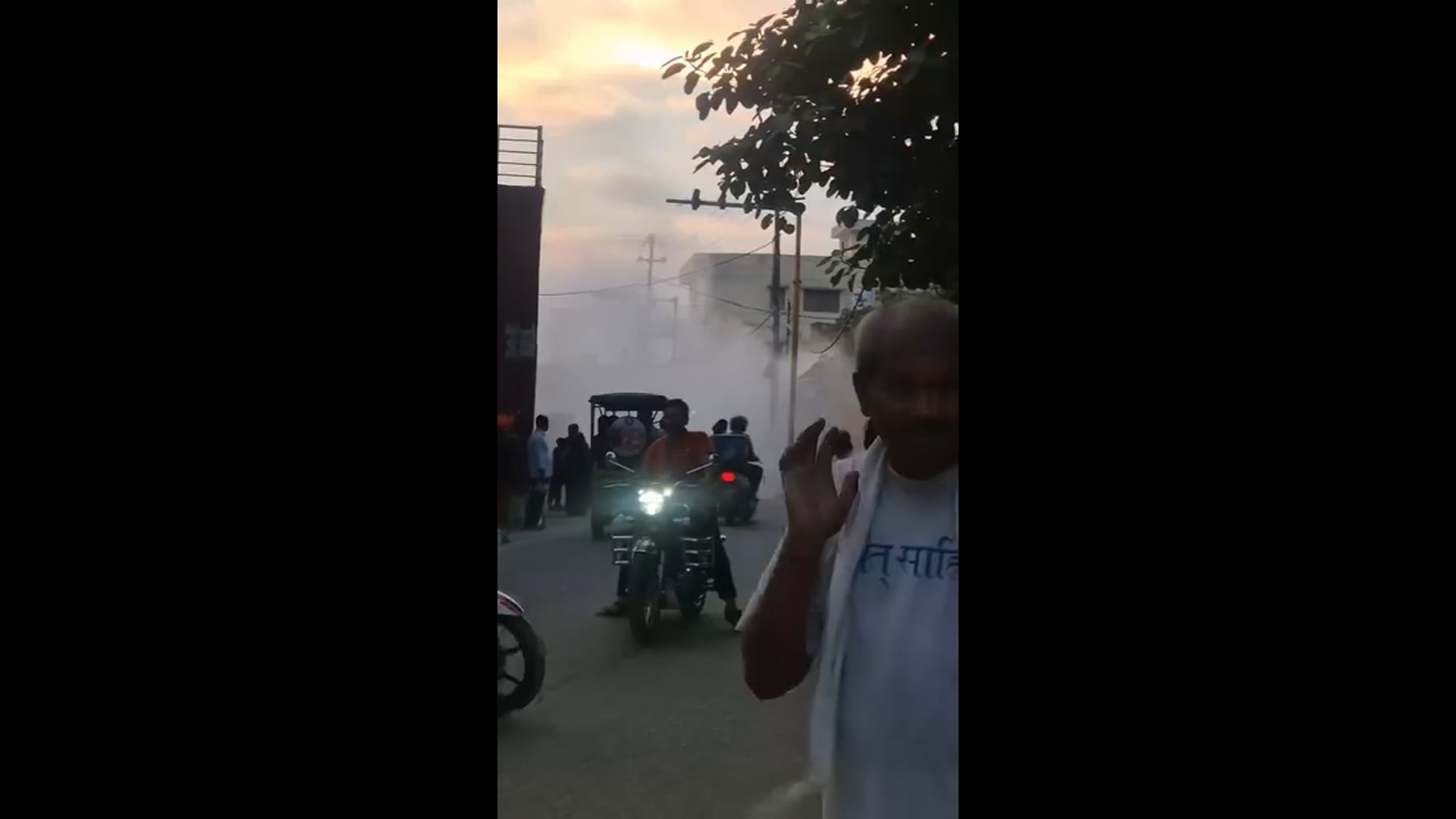 आईटीएमएस तिराहे पर बिजली के पोल में लगी आग, समय रहते टला बड़ा हादसा