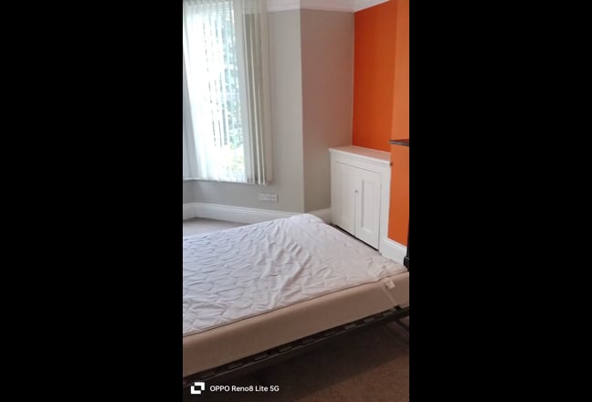 Double Room in Beautiful Shared House PL1 Main Photo