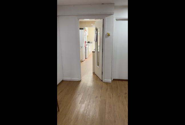Large En-Suite Room (Studio) near Burnham Station Main Photo