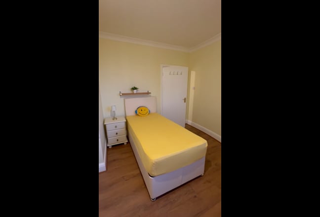 Single bedroom  Main Photo