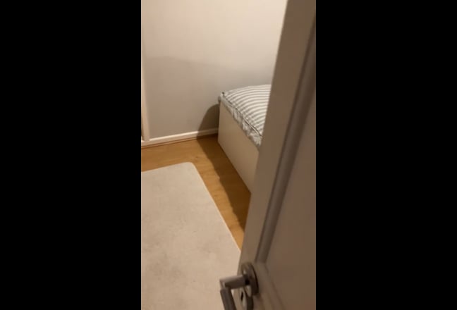 Bedroom to rent in furnished house  Main Photo