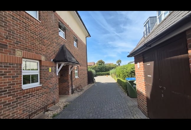 Double room available with its own big bathroom.  Main Photo