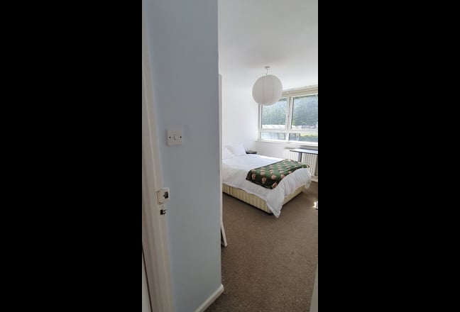 Refurbished Flat - Large Double Room - Battersea Main Photo
