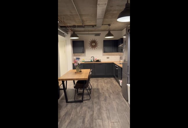 🏠 Stunning 19th-Floor Double En-Suite Room Main Photo