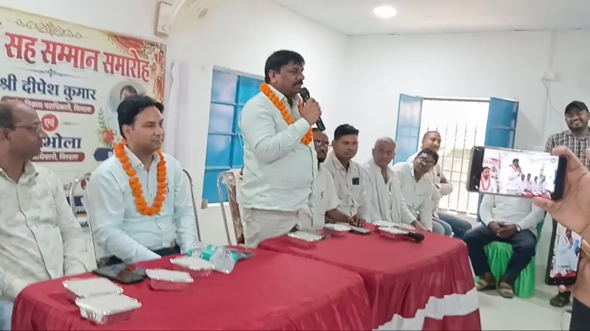 विदाई समारोह में अंचलाधिकारी ने कहा काम करने का समय अब आया था, इतना दिन जान पहचान में लग गया