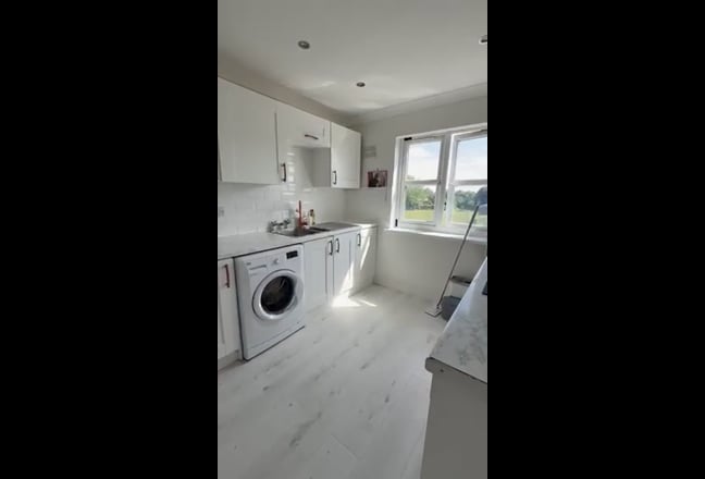 Beautiful Newly Renovated One Bedroom Apartment Main Photo