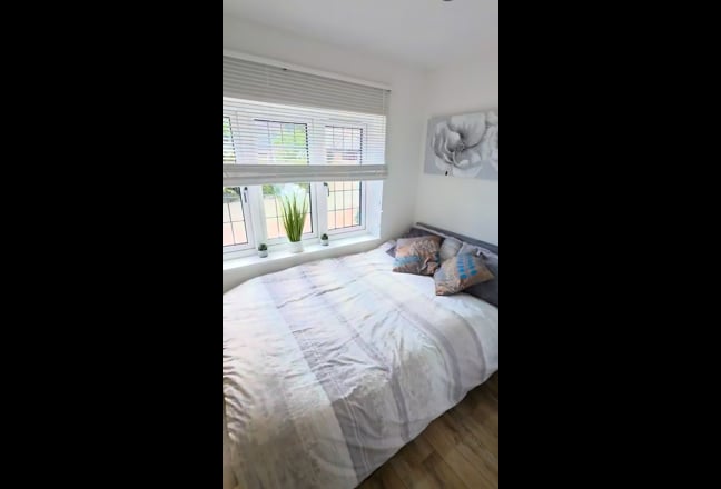 Self-Contained Annex & Large Furnished Double Room Main Photo
