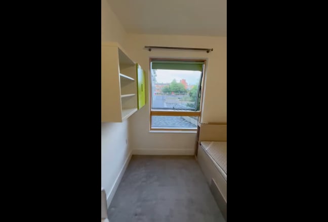 Double bedroom with separate bathroom Main Photo