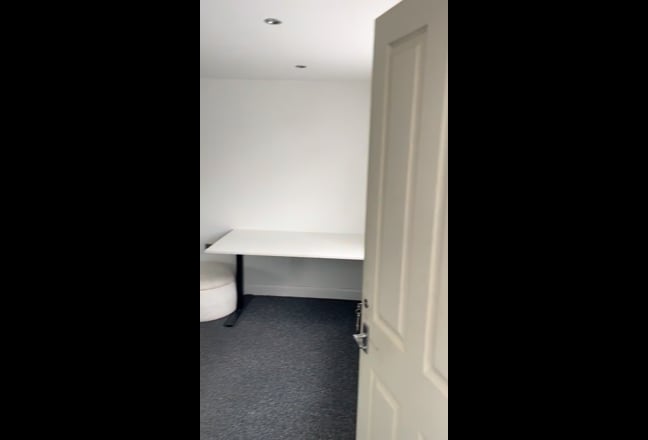 Ensuite double, quiet LGBT-friendly flatshare  Main Photo