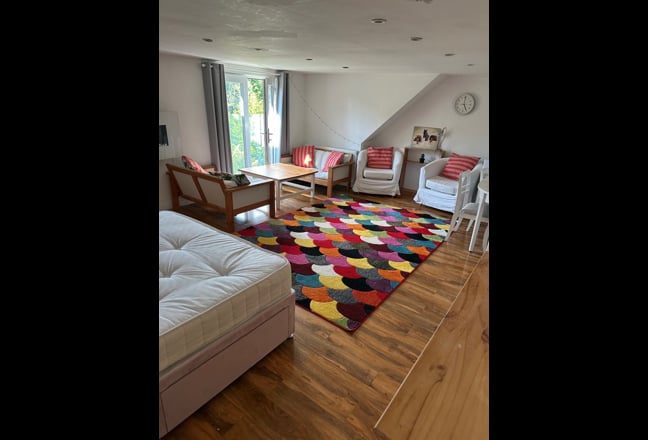     Studio-style room (with shared kitchen) Main Photo