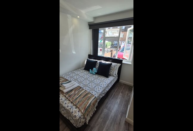 En-suite double room-all bills included-( PO2) Main Photo